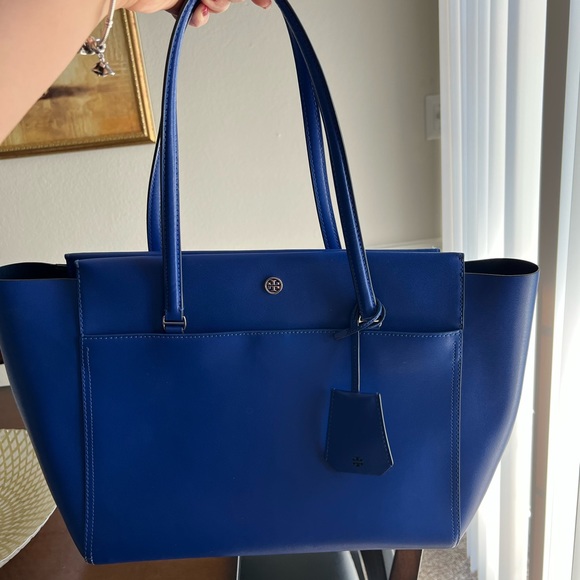 Tory Burch purse, it’s a medium size purse, used but in very good condition. - Picture 1 of 3